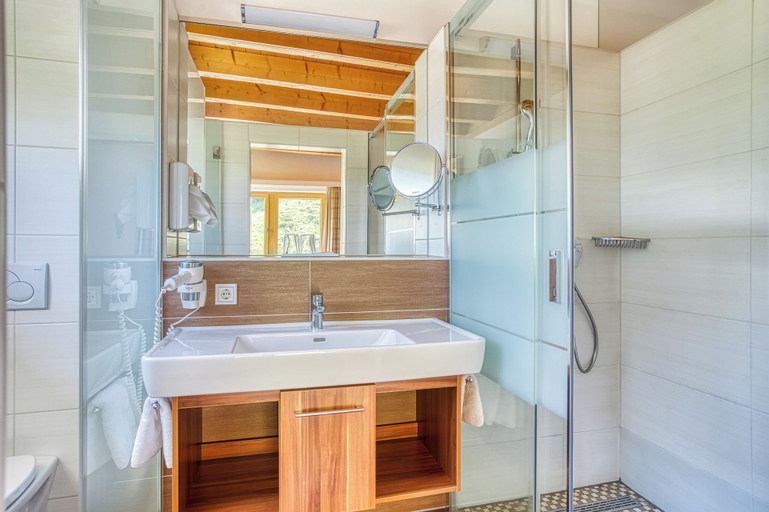 Bathroom 5, Hotel Barbarahof, Zell am See