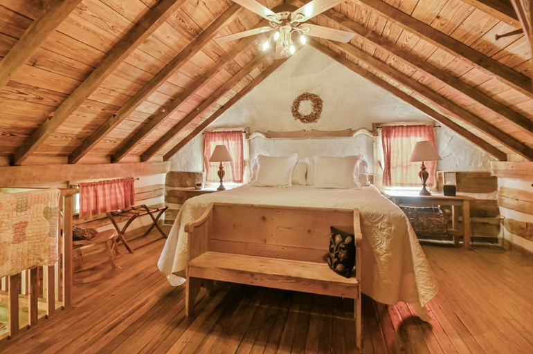 Bedroom 2, AB Butlers Dog Trot - Marshall Creek Suite, Gillespie