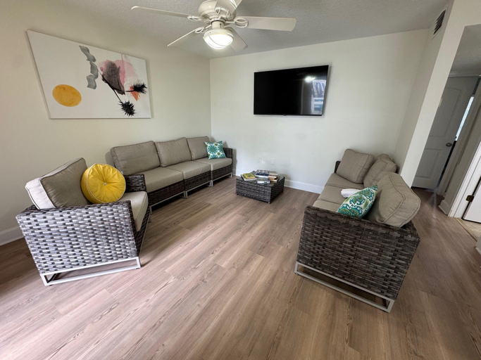 Living area 5, Penguins on the Beach Resorts 1, Brevard