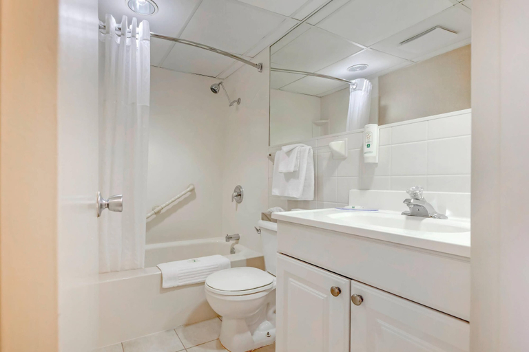 Bathroom 4, Quality Hotel Fallsview Cascade, Niagara