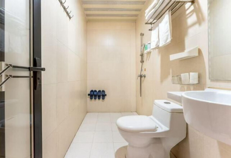Bathroom 3, Yongsheng Business Hotel, Jiangmen