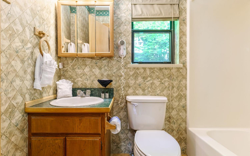 Bathroom 4, Grand View Mountain Chalet, Sevier