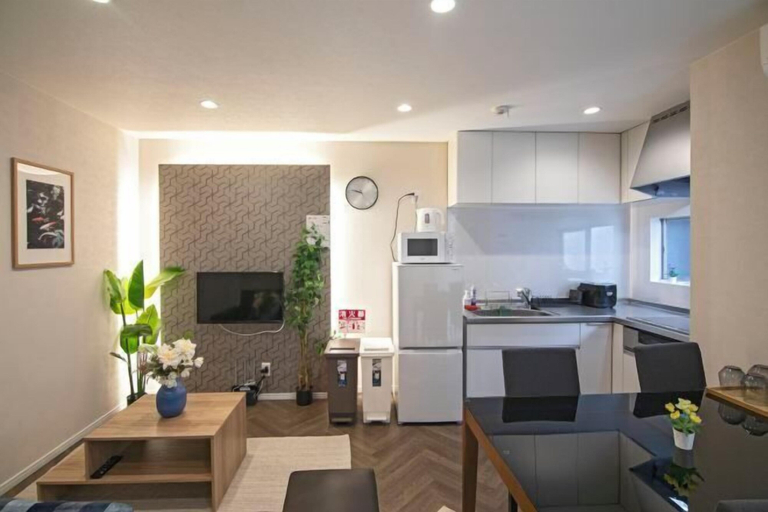 Room 2, Tabitime tsuruhashi time 4-min train to Nihonbashi, sleeps up to 8, Osaka