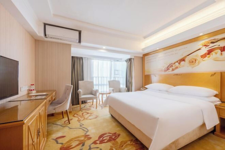 Bedroom 3, Vienna Hotel (Shenzhen Gushu Metro Station), Shenzhen