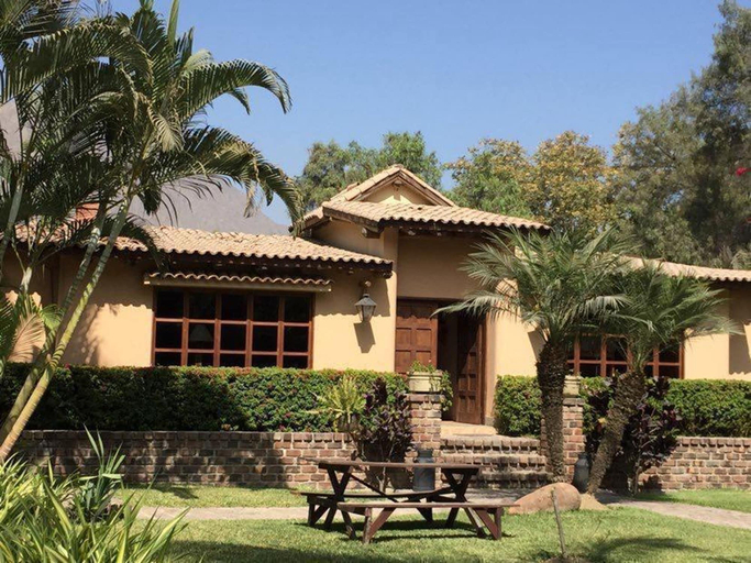 Room 1, w Spacious 5BR Retreat Pool BBQ Games, Huarochiri