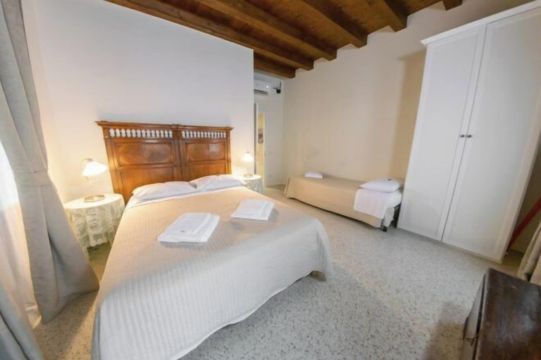 Bedroom 3, Juliet House, Verona