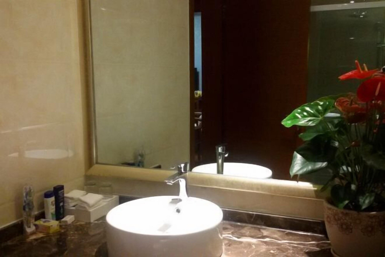 Bathroom, Lianhu Hotel, Qianxinan Buyei and Miao