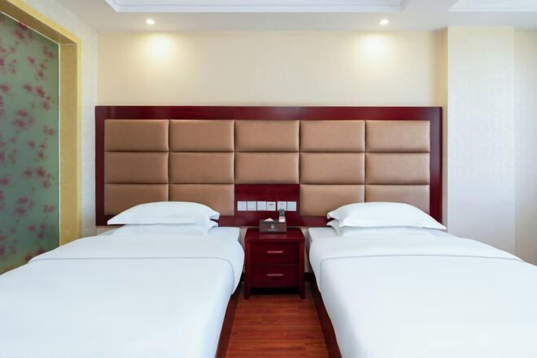 Bedroom 3, Korla Apricot Business Hotel, Bayin'gholin Mongol