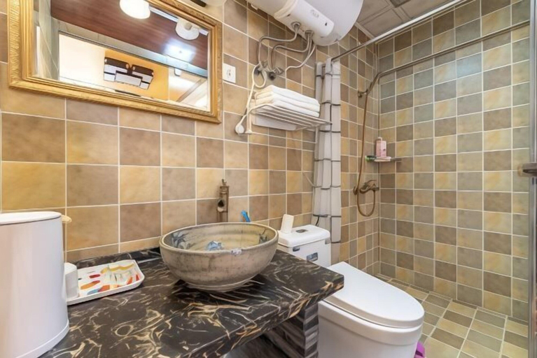 Bathroom 3, Shuiyue Huanghun Inn, Suzhou