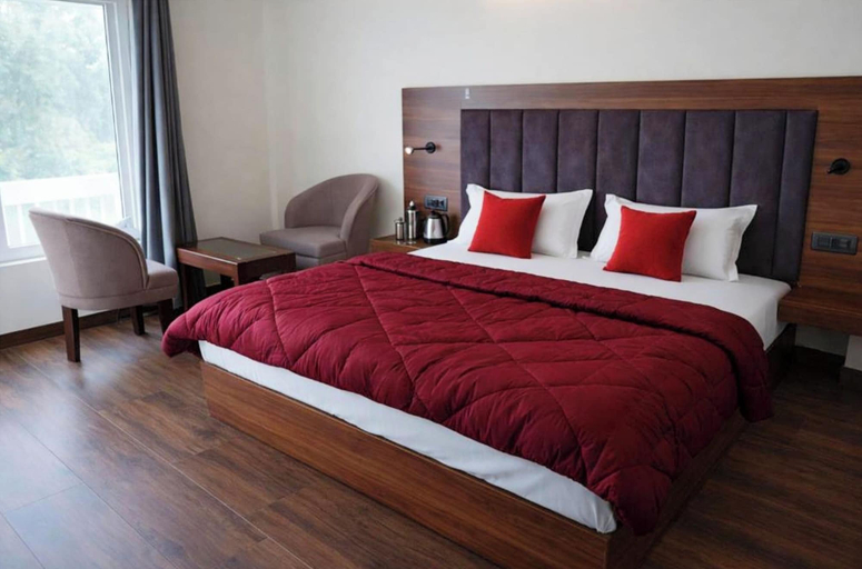 Room 3, Hotel The Oak & Lake view Near Mall Rd, Nainital
