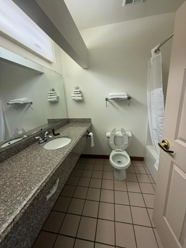 Bathroom 3, Regency Inn and Suites, Santa Rosa
