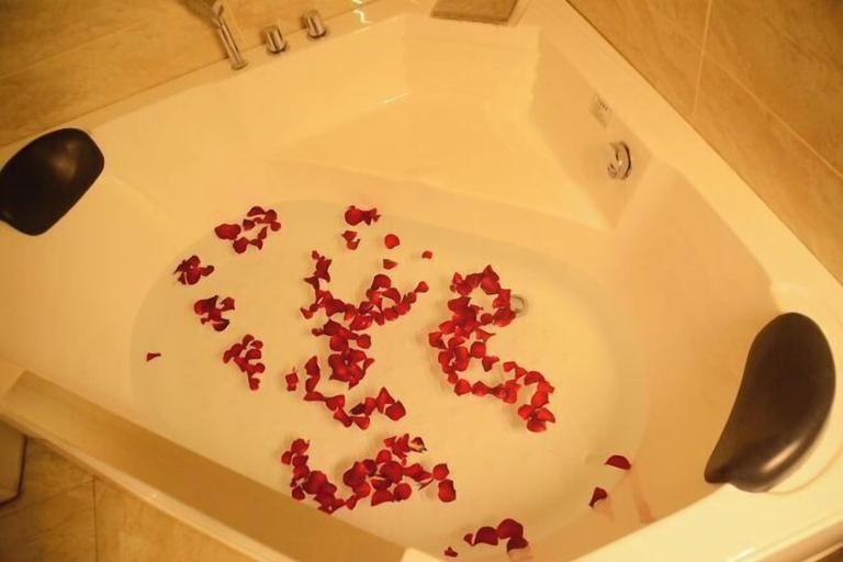 Bathroom 3, Dingxi Jingu Hotel, Dingxi