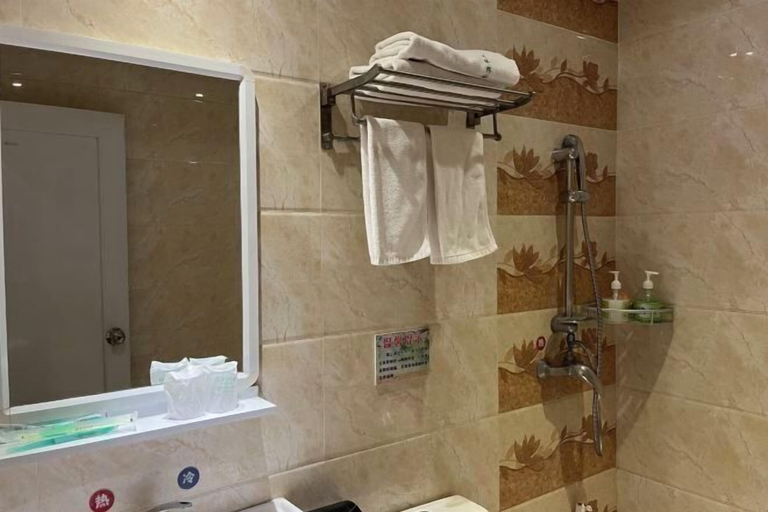 Bathroom 5, Jianghua Business Hotel, Jiangmen