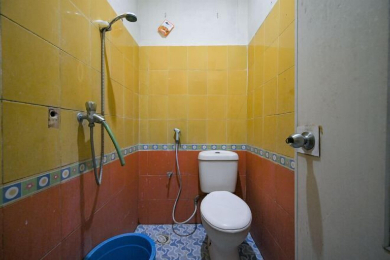 Bathroom 3, Pondok Syariah Denpasar Mitra RedDoorz, Denpasar