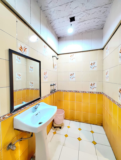 Bathroom 3, Hotel Shalimar Near Mall Road Nainital, Nainital
