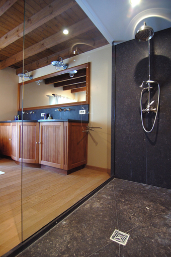 Bathroom 2, Villa Krat, Vlaams Brabant