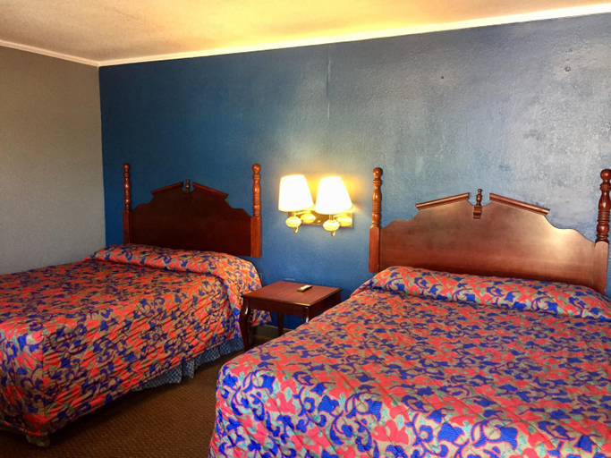 Bedroom 3, Oasis Motel, Arlington