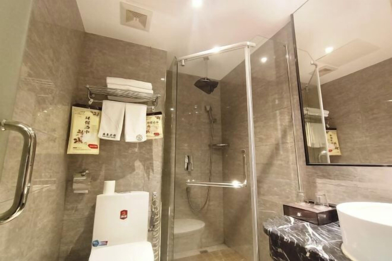 Bathroom 4, Guo Hao Hotel (Yiwu International Trade City), Jinhua