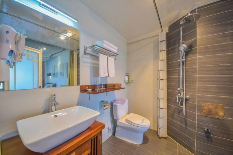 Bathroom 4, Wendao Panxiyuan Lake View Inn, Dali Bai