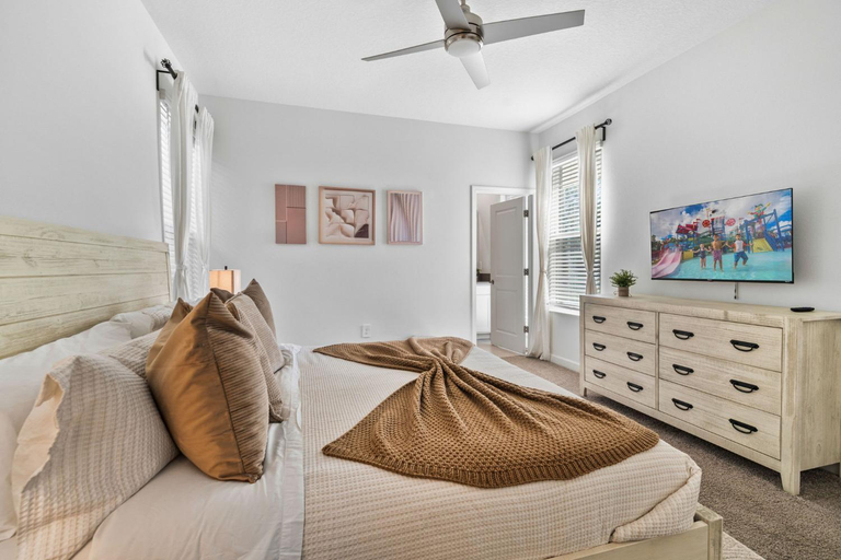 3, Fabulous Villa 5Bd Pool & Spa - Next to Disney 611, Osceola