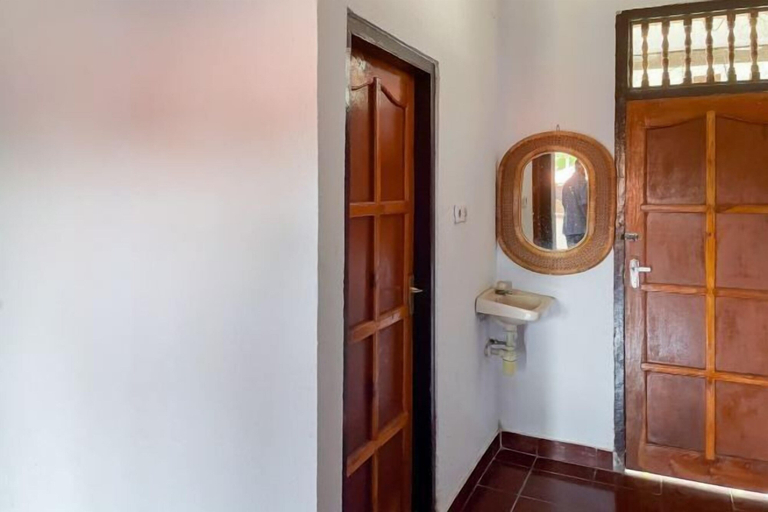Others 5, Guest House Surya Ayu Permai Buleleng Mitra RedDoorz, Buleleng