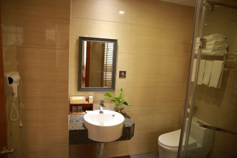 Bathroom 3, Sanyuesan Theme Hotel, Qingyuan