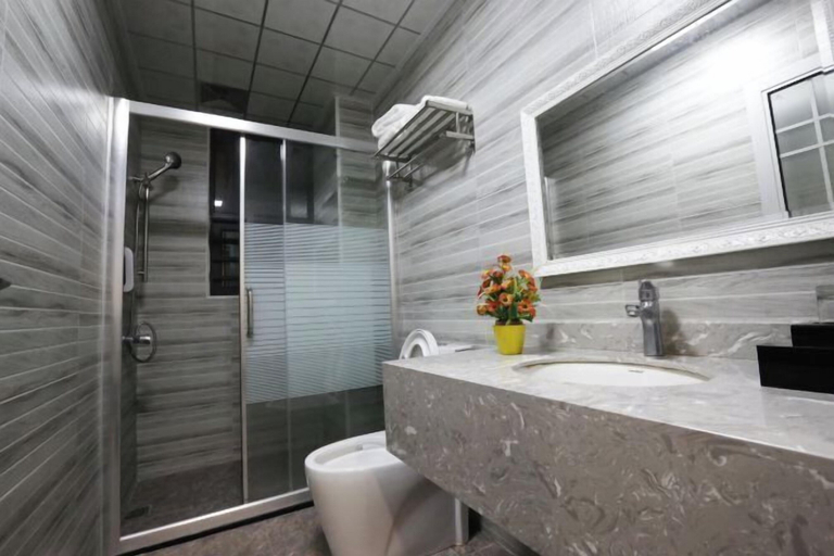 Bathroom, Mossflower Hotel (Zhuhai Jinwan Airport), Zhuhai