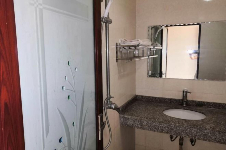 Bathroom, Jinghong HuaJing Hotel, Xishuangbanna Dai