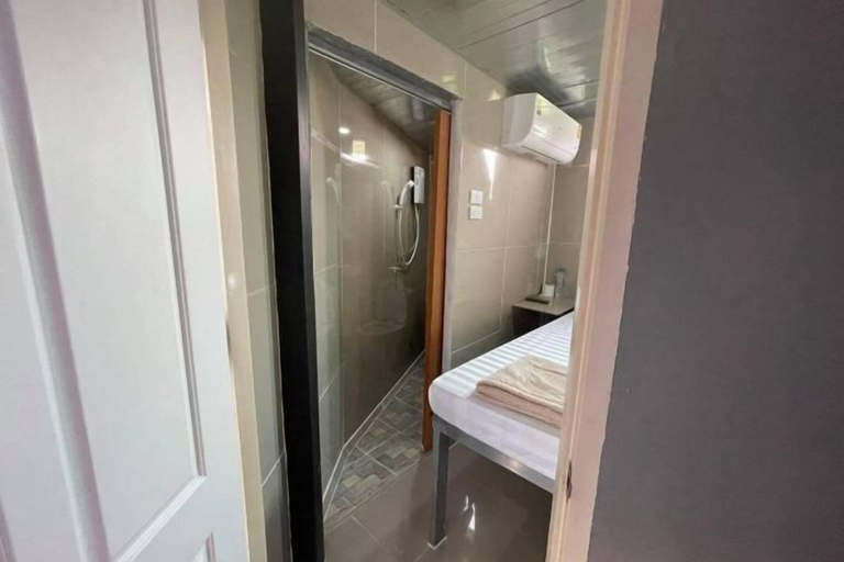 Bathroom 5, Charinsup Pinklao Hotel, Bang Kruai