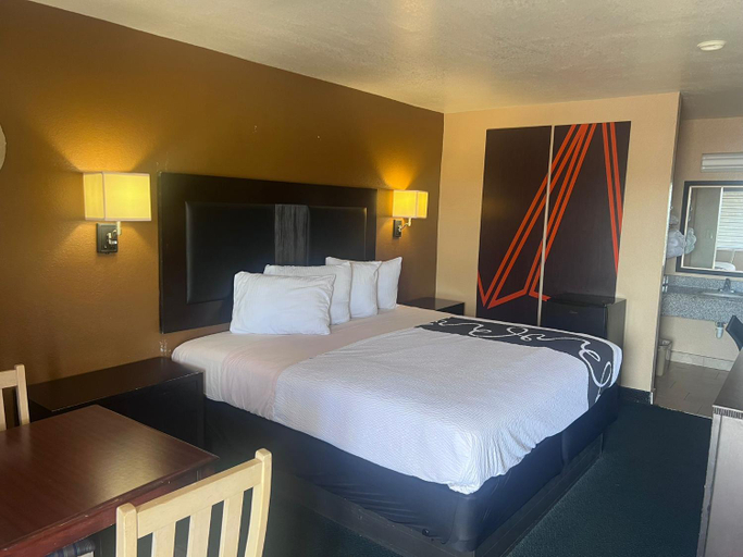 Bedroom 3, Antlers Inn, Brooks