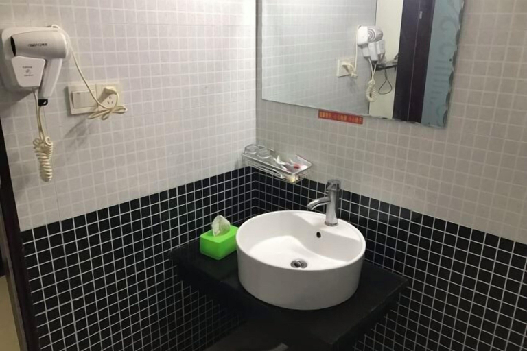 Bathroom, Wuyuan 108 Express Hotel, Shangrao