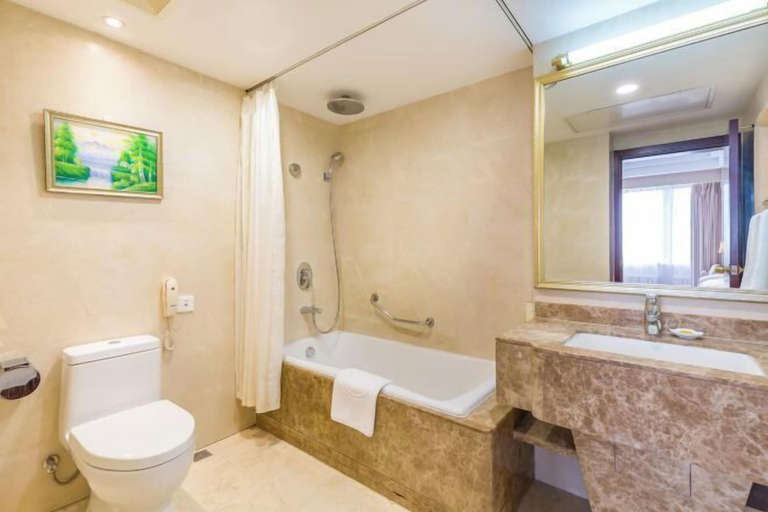 Bathroom 4, Grand Hotel Yuanshan, Beijing