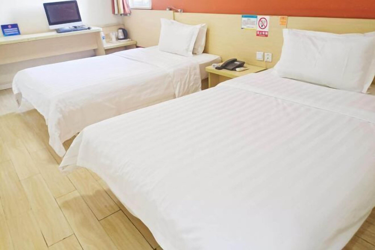 Bedroom, Days Inn Chain Hotel (Beijing Shangdi Xixiaokou Subway Station), Beijing