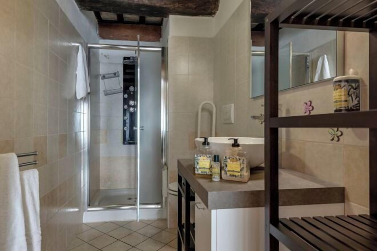 Room 4, Private Country House with swimming pool -Chianti, Arezzo