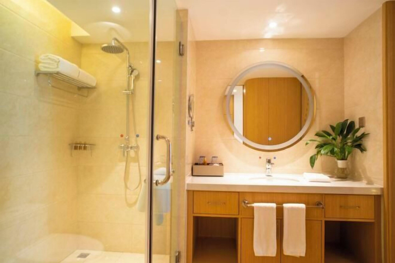 Bathroom 4, Yihai Alliance Hotel, Liangshan Yi