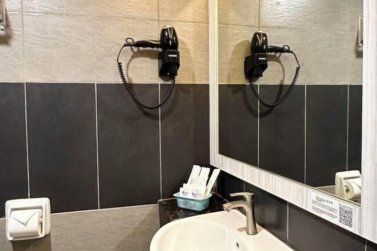 Bathroom 4, Pacific Inn, Semporna, Semporna