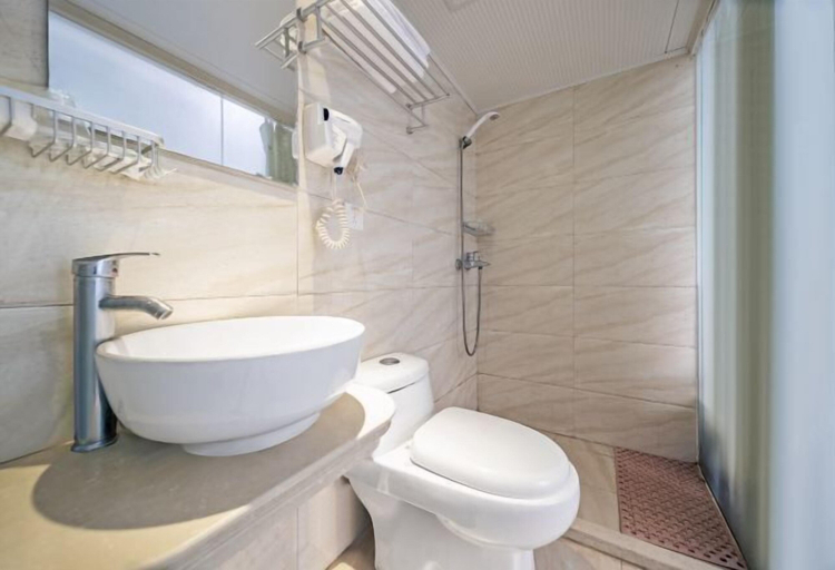 Bathroom 5, Yalan Hostel, Shanghai