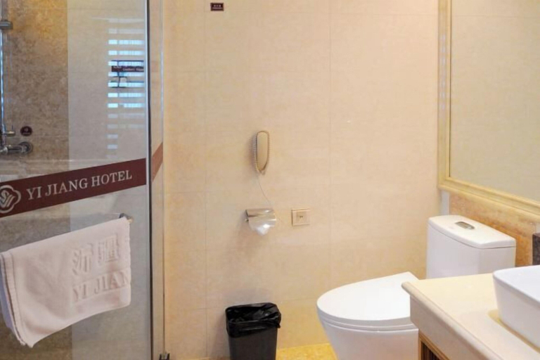 Bathroom, Yijiang Hotel, Tacheng