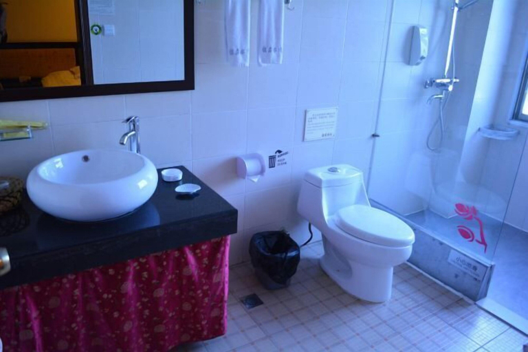 Bathroom 3, Lin An Inn, Honghe Hani and Yi
