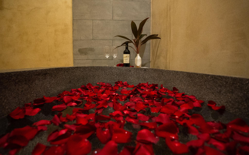 Bathroom 4, Isann Suites, Siem Reap