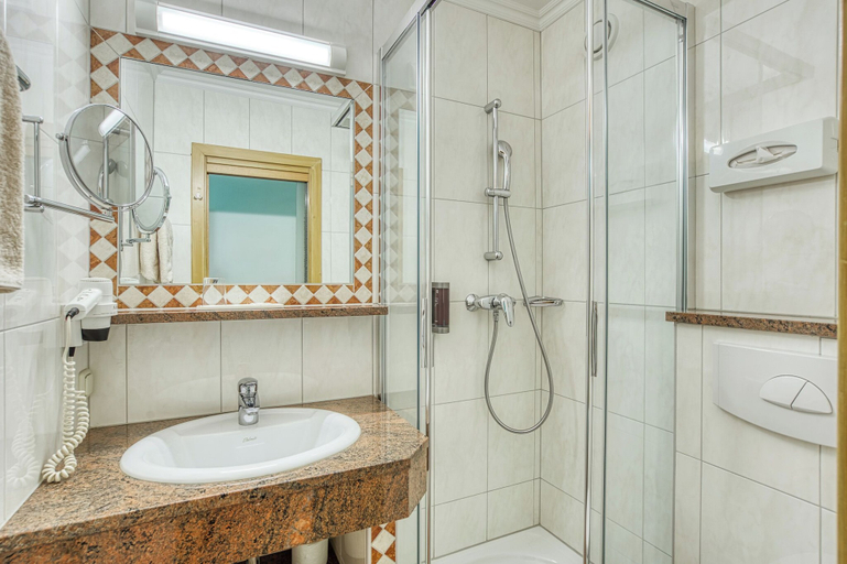 Bathroom 5, Hotel Barbarahof, Zell am See