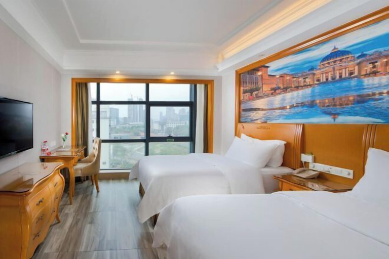 Bedroom 3, Vienna Hotel (Shenzhen Longcheng Vanke Li Jixiang Metro Staion), Shenzhen