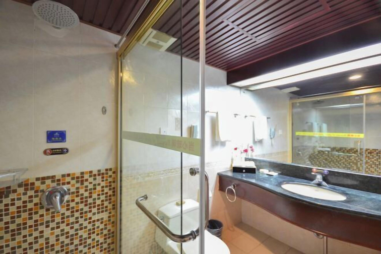 Bathroom 4, L. Road Grand Hotel, Lincang