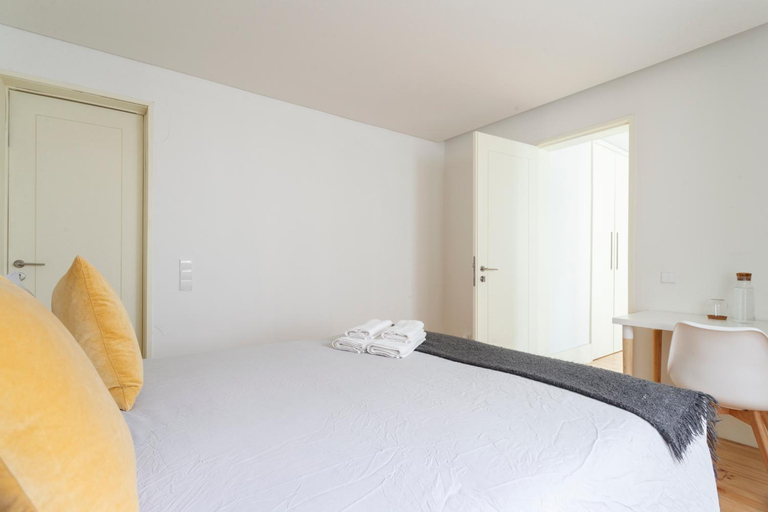 Bedroom 5, Double Room with Private WC in Shared House in Downtown Lisbon, Lisbon