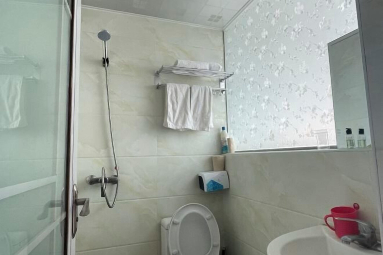 Bathroom 3, Henry's House, Lu'an