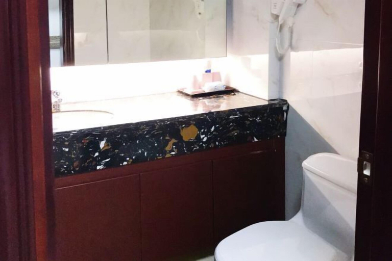 Bathroom 3, Shibadu Apartment, Guilin