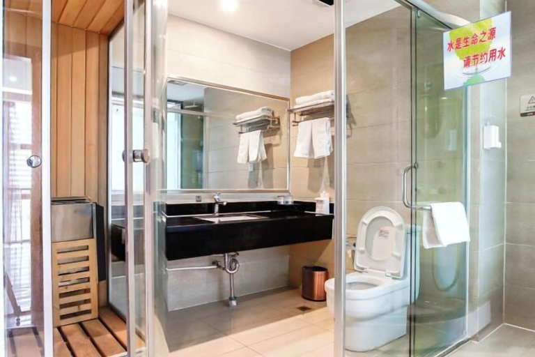 Bathroom 3, Guo Tai Yue Gang Hotel, Ili Kazakh