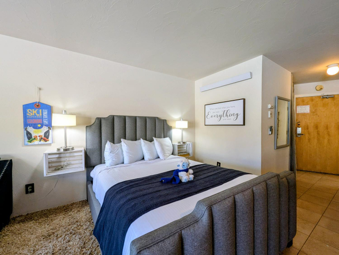 Bedroom 2, Edgewater 1436, Summit