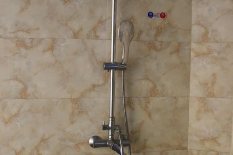 Bathroom 3, Qiaopan Guesthouse, Wenzhou