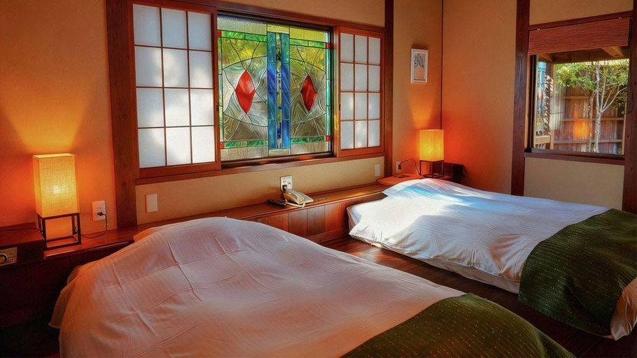 Bedroom 2, Flugel Kuju, Taketa